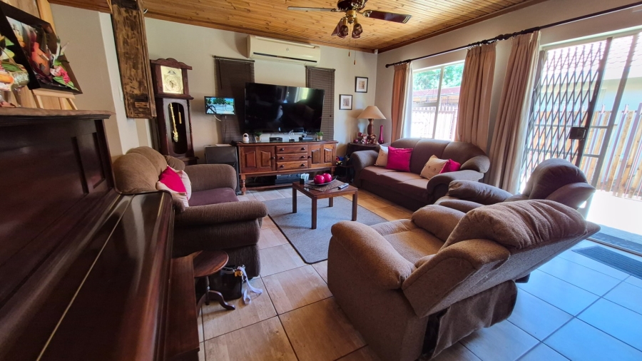 5 Bedroom Property for Sale in Fichardt Park Free State